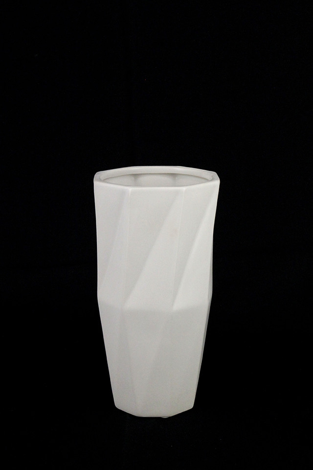 PLAIN PLAINS GLAZED GLAZEDS CERAMIC CERAMICS GLAZE GLAZES BOWL BOWLS SHAPES SHAPE ROUND ROUNDS VASE VASES FLOWER FLOWERS DESIGNER DESIGNERS FLORIST FLORISTS MATT MATTS MATTE MATTES TRIANGLE TRIANGLES
