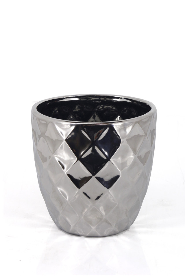 CHROME CHROMES CERAMIC CERAMICS GLAZE GLAZES BOWL BOWLS SHAPES SHAPE ROUND ROUNDS VASE VASES FLOWER FLOWERS DESIGNER DESIGNERS FLORIST FLORISTS MATT MATTS METAL METALS FINISH FINISHES DIAMOND DIAMONDS