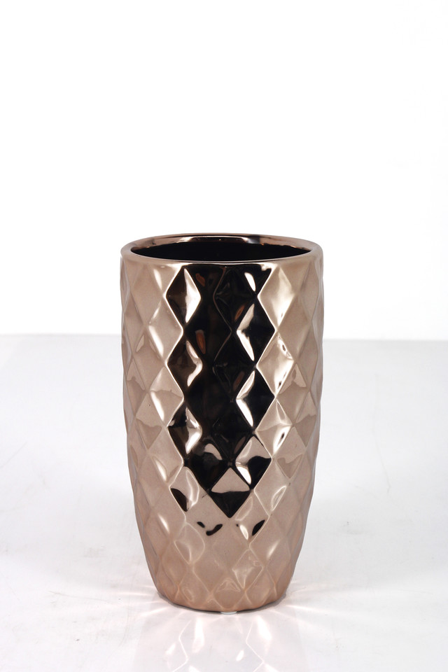 CHROME CHROMES CERAMIC CERAMICS GLAZE GLAZES BOWL BOWLS SHAPES SHAPE ROUND ROUNDS VASE VASES FLOWER FLOWERS DESIGNER DESIGNERS FLORIST FLORISTS MATT MATTS METAL METALS FINISH FINISHES DIAMOND DIAMONDS