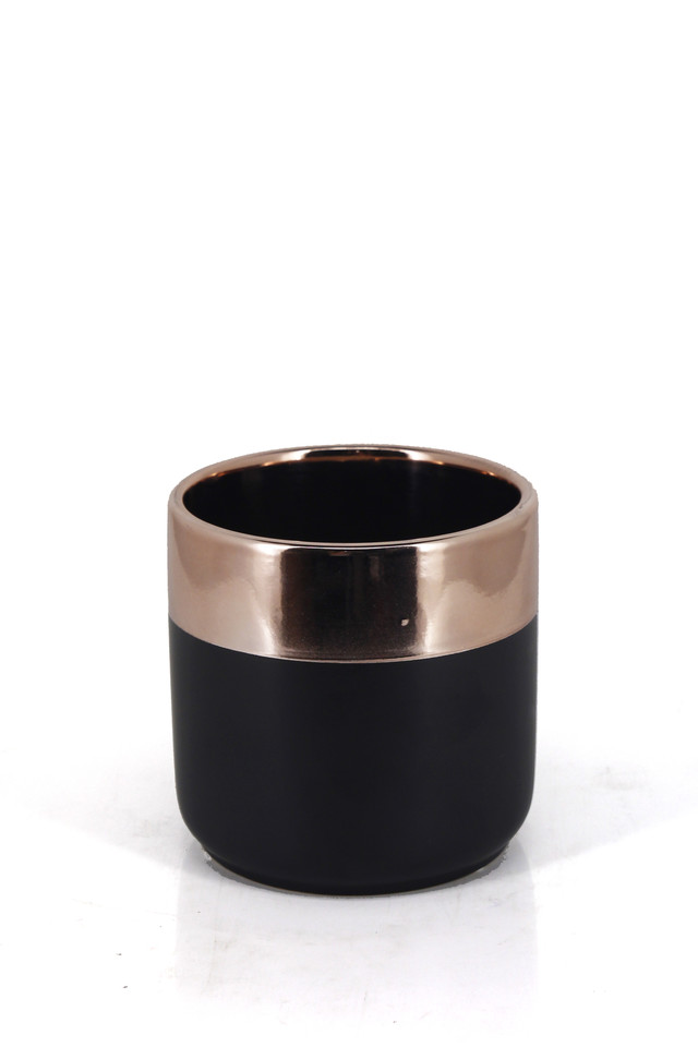 CHROME CHROMES CERAMIC CERAMICS GLAZE GLAZES BOWL BOWLS SHAPES SHAPE ROUND ROUNDS VASE VASES FLOWER FLOWERS DESIGNER DESIGNERS FLORIST FLORISTS MATT MATTS METAL METALS FINISH FINISHES CYLINDER CYLINDERS ROSE ROSES