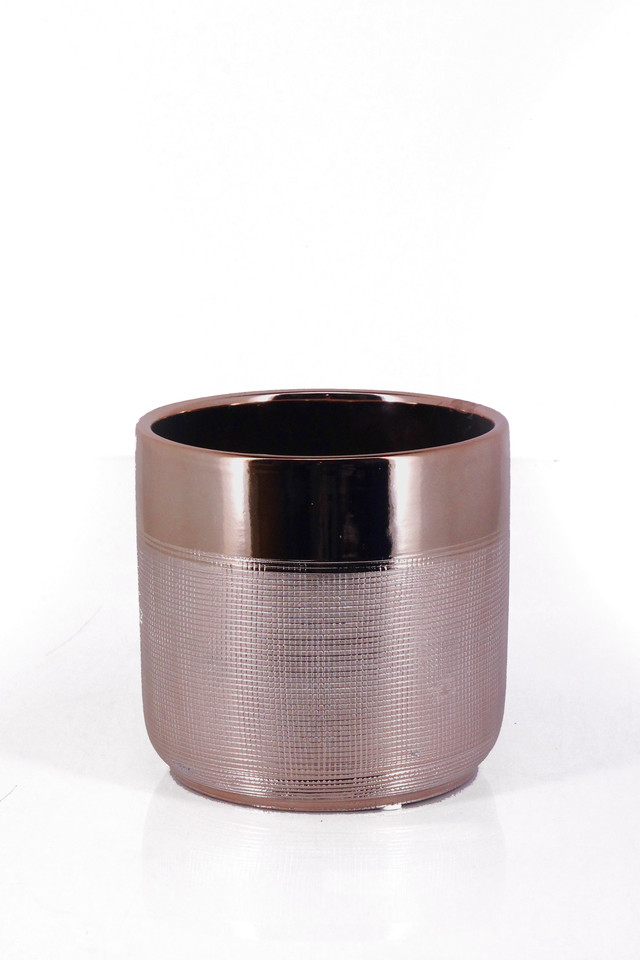 CHROME CHROMES CERAMIC CERAMICS GLAZE GLAZES BOWL BOWLS SHAPES SHAPE ROUND ROUNDS VASE VASES FLOWER FLOWERS DESIGNER DESIGNERS FLORIST FLORISTS MATT MATTS CYLINDER CYLINDERS TONE TONES METAL METALS FINISH FINISHES