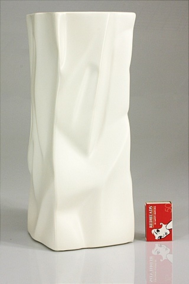 CERAMIC CERAMICS VASE VASES CONTAINER CONTAINERS MODERN MODERNS PAPER PAPERS BAG BAGS STYLE STYLES CRUSH CRUSHES CRUSHED CRUSHEDS LOOK LOOKS 13.5 13.5S 31.5CMH 31.5CMHS ROUND ROUNDS SHAPES SHAPE