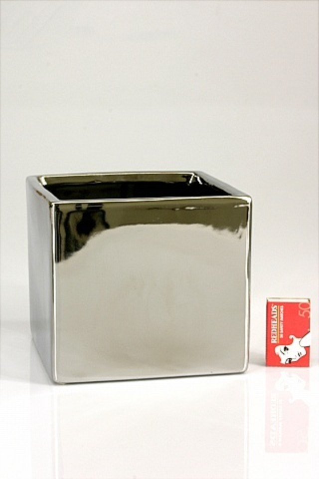 CERAMIC CERAMICS VASE VASES CUBE CUBES CONTAINER CONTAINERS POT POTS GLAZE GLAZES GLAZED GLAZEDS FULLY FULLIES FULLIE CHROME CHROMES SILVER SILVERS MIRROR MIRRORS SQUAT SQUATS 160X160X140MMH 160X160X140MMHS SHAPES SHAPE