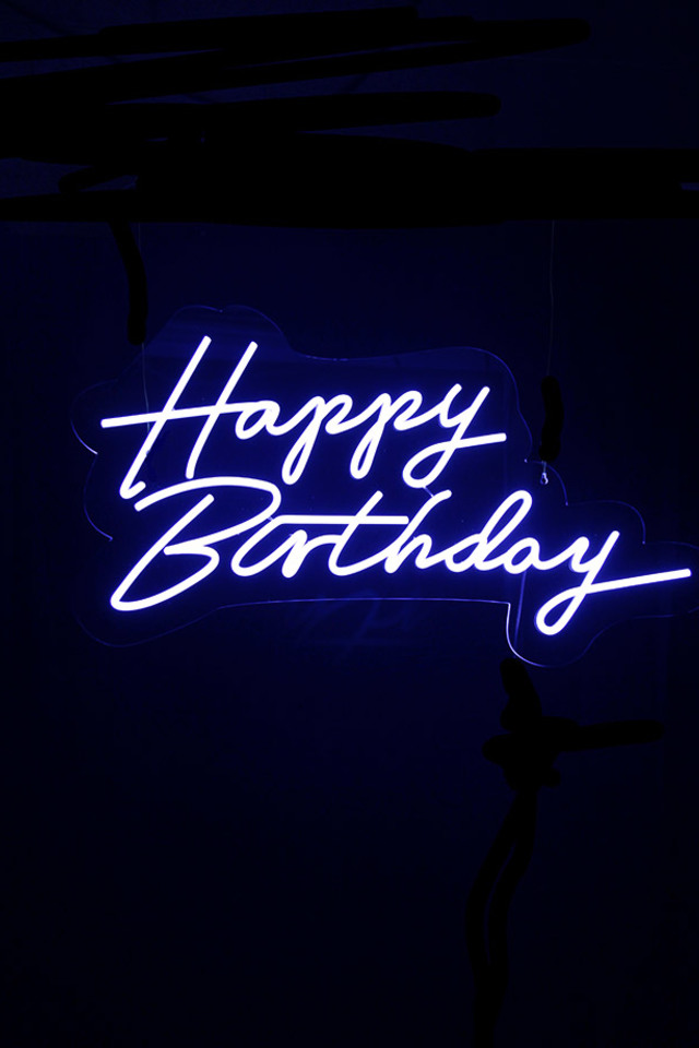 Neon LED 'Happy Birthday' : 900 x 462mmH - Holstens