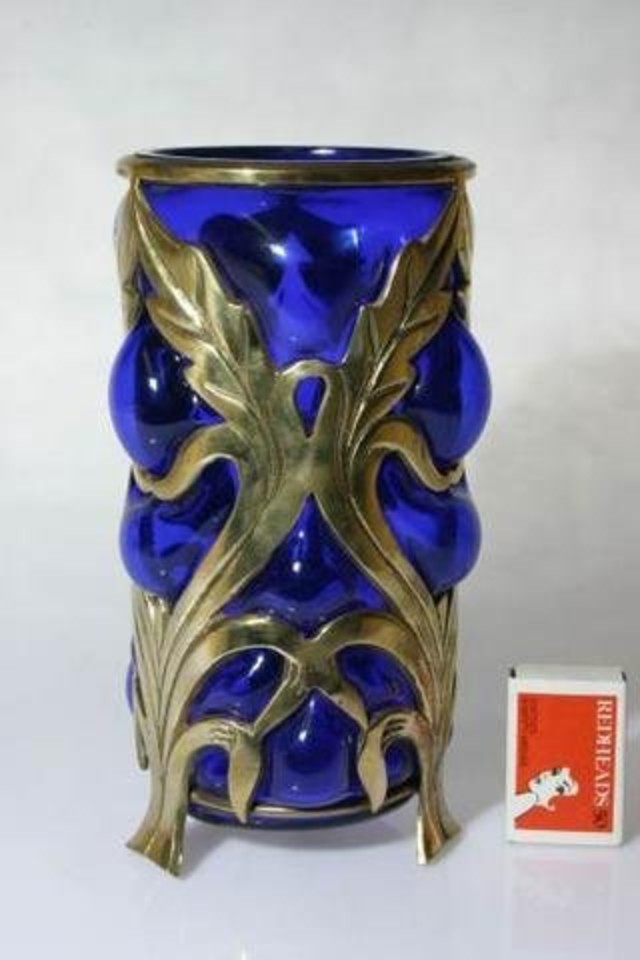 MISCSUNDRIES MISCSUNDRY MISCSUNDRIE CYLINDER CYLINDERS GLASS+BRASSLEAF110X210H GLASS+BRASSLEAF110X210HS METAL METALS CONTAINERS CONTAINER GLASS GLASSES GLAS TABLE CENTRE TABLE CENTRES CYL CYLS BRASSLEAF BRASSLEAFS X H