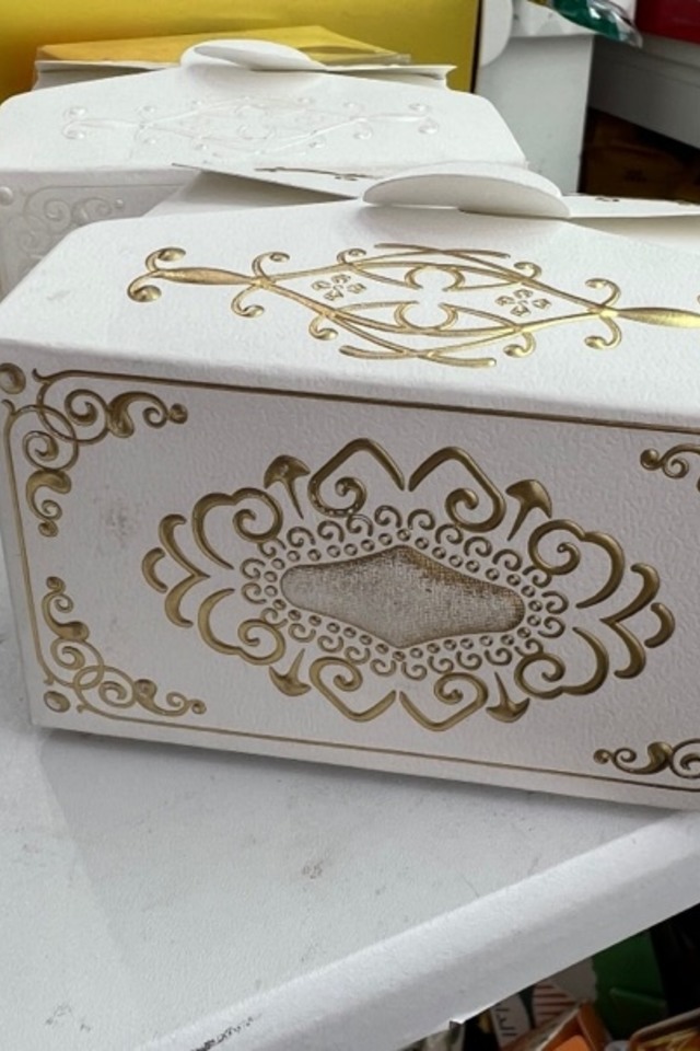 CONTAINER CONTAINERS BOX BOXES BOXE CAKE CAKES BONBONERIE BONBONERIES BONBONERY BOMBONIERE BOMBONIERES BONBONIERE BONBONIERES BONBONNIERE BONBONNIERES BUTTERFLY BUTTERFLIES BUTTERFLIE CAKE-BOX CAKE-BOXES GLOSS GLOSSES GLOS (105 (105S 60MMH) 60MMH)S WEDDING/RECEPTION WEDDING/RECEPTIONS BRIDE BRIDES BRIDAL BRIDALS EMBOSSED EMBOSSEDS WITH WITHS SNAP SNAPS CLOSURE CLOSURES METALLIC METALLICS HEART HEARTS